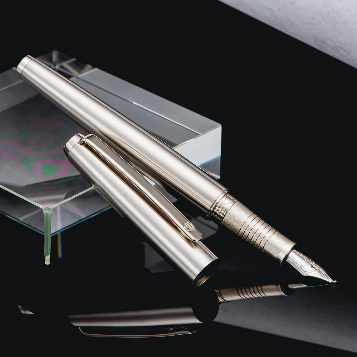 HongDian Stainless Steel Fountain Pen Iridium Fine Point with Converter and Metal Pen Box